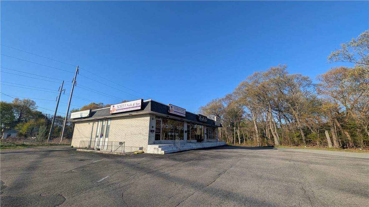 650 Greenwich Avenue - Photo 1
