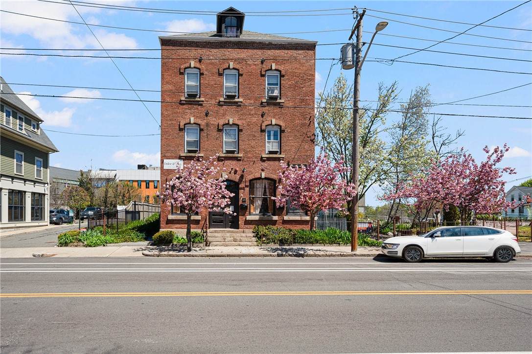207 Douglas Avenue - Photo 1