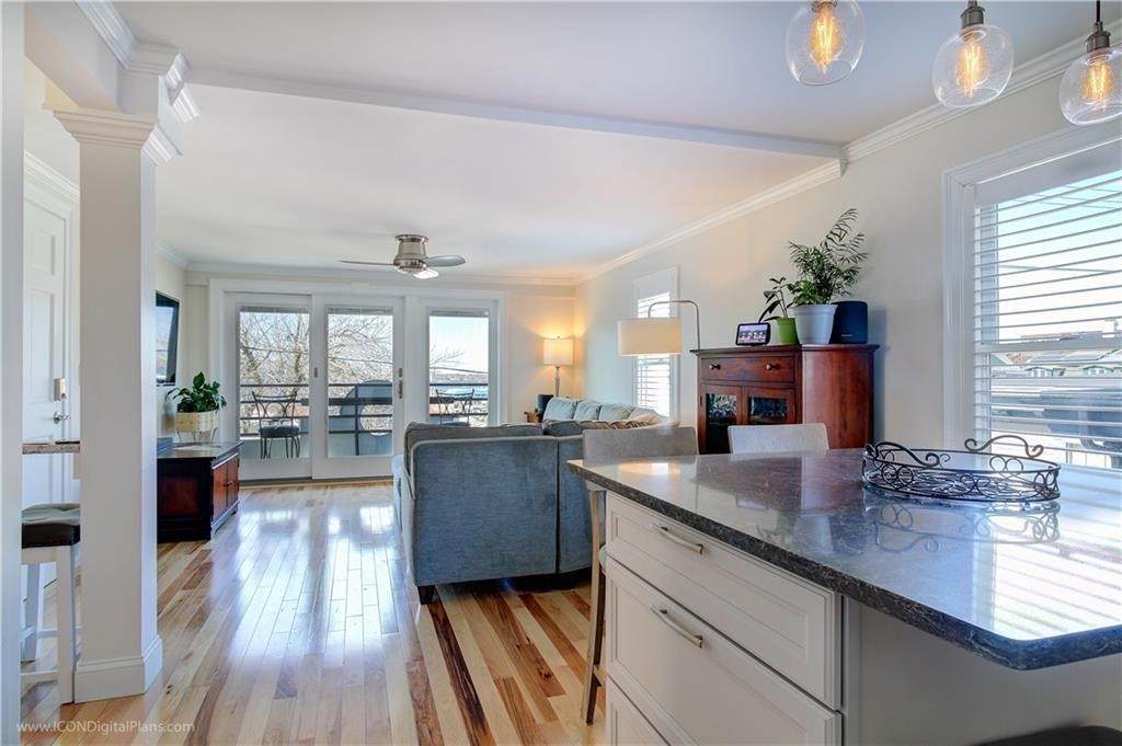 492 Thames Street - Photo 1