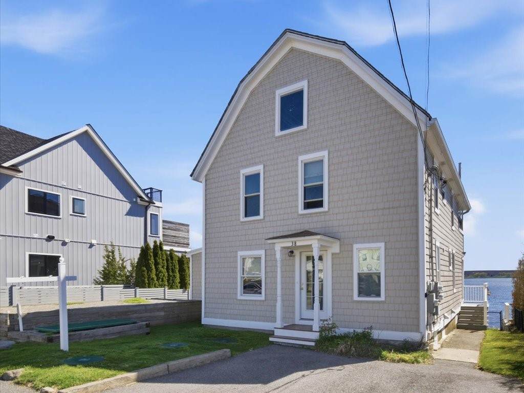 38 Aquidneck Avenue - Photo 1
