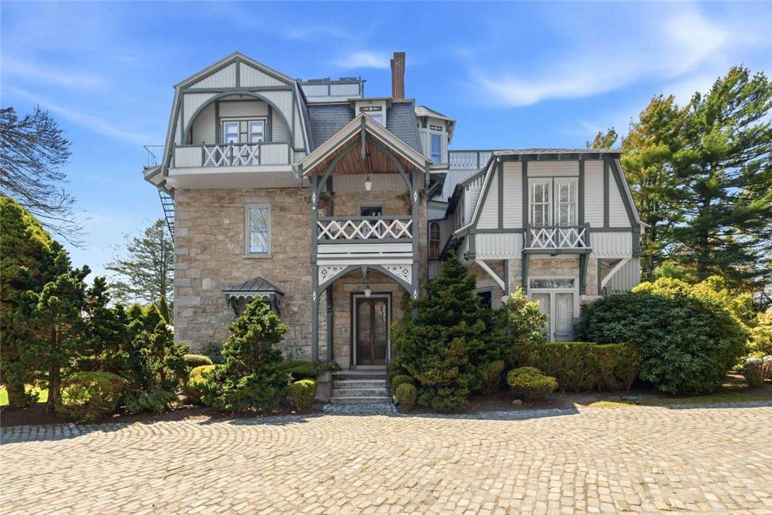 6 Howe Avenue - Photo 1