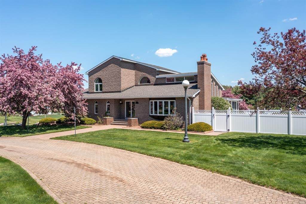 524 Wauregan Road - Photo 1