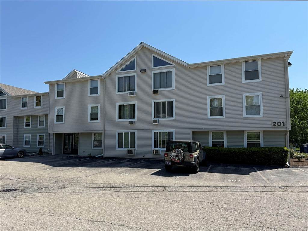 201 Woodlawn Avenue - Photo 1