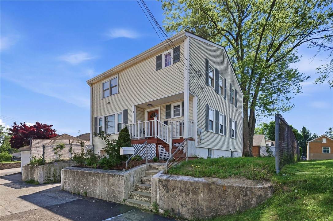 4 Rosemont Avenue - Photo 1