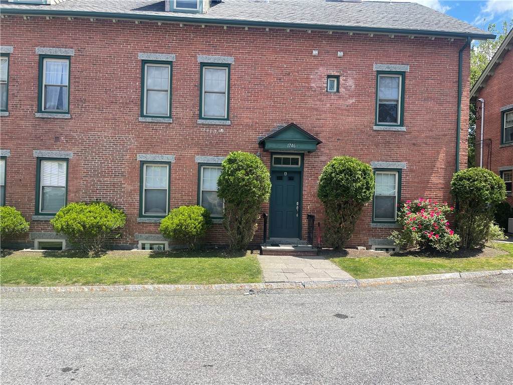 1746 Lonsdale Avenue - Photo 1