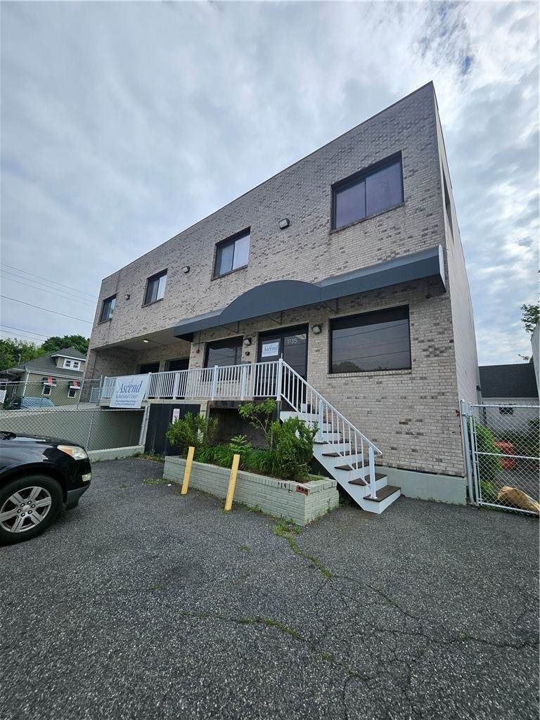 1135 Charles Street - Photo 1