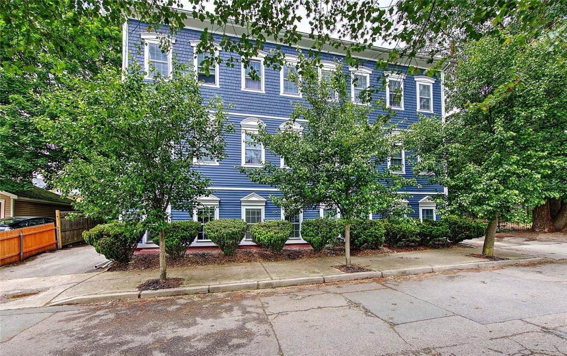 31 Commercial Street - Photo 1