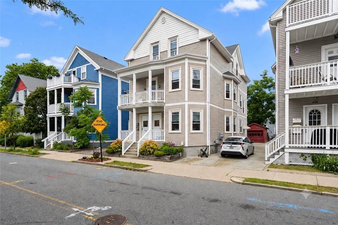 206 Rochambeau Avenue - Photo 1