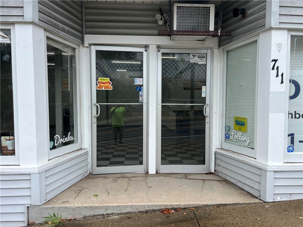 711 Providence Street - Photo 1
