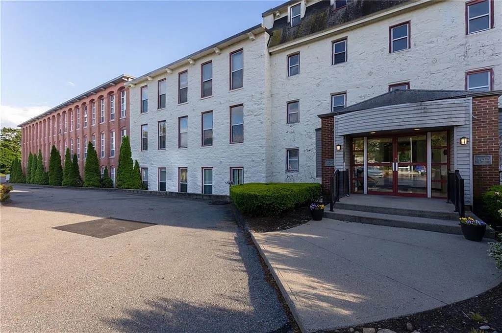 494 Woonasquatucket Avenue - Photo 1