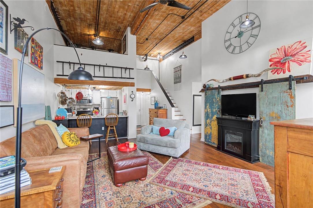 15 Higgins Street - Photo 1