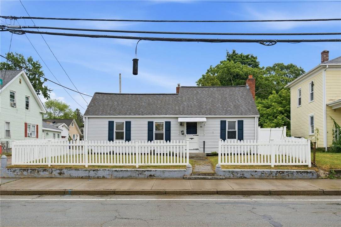 61 West Warwick Avenue - Photo 1