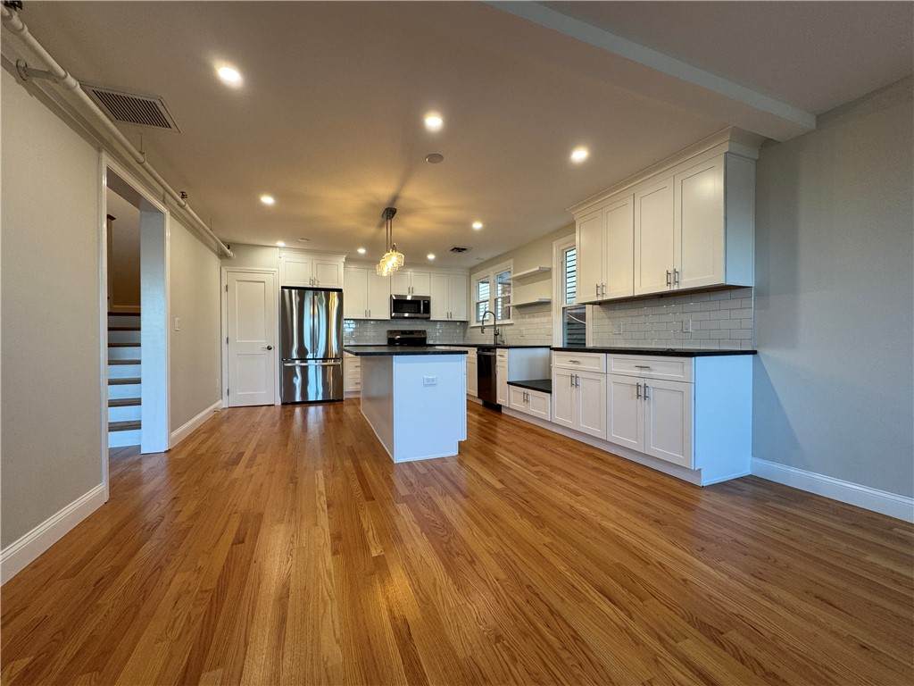 198 Thames Street - Photo 1