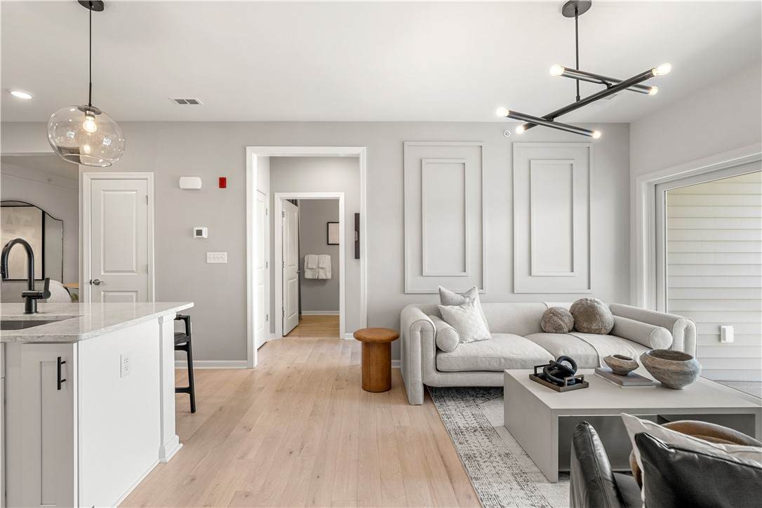 141 East Point Drive - Photo 1