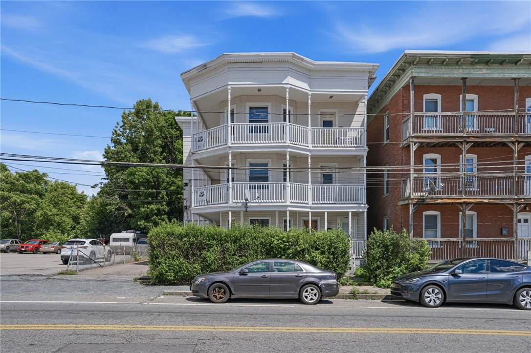 913 Social Street - Photo 1