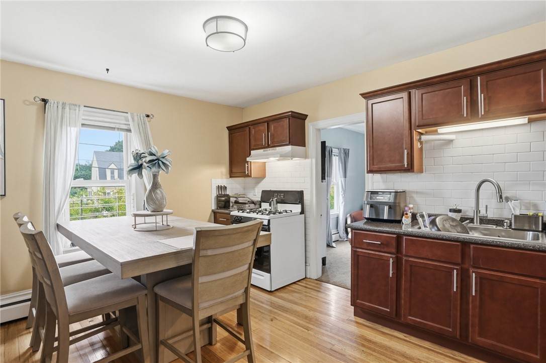 104 Fairview Ave, Pawtucket, RI 02860