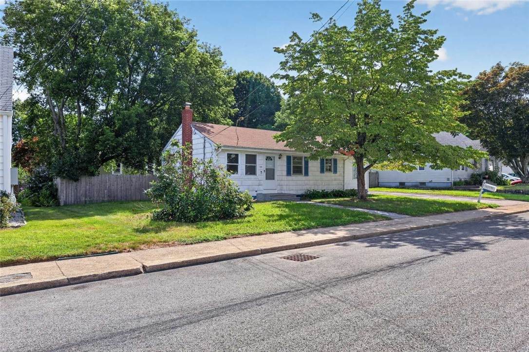 139 Andrews Avenue - Photo 1