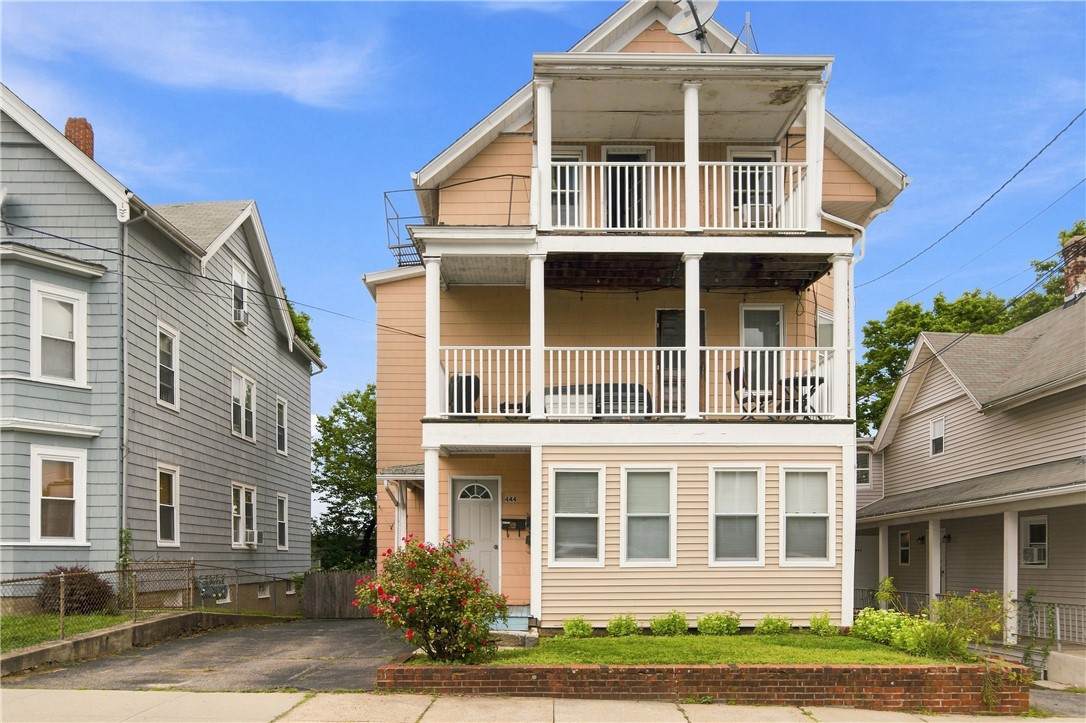 444 Carrington Avenue - Photo 1