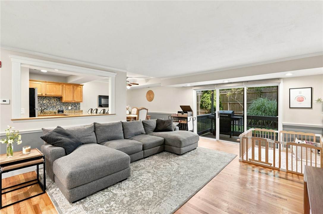 125 Van Zandt Avenue - Photo 1
