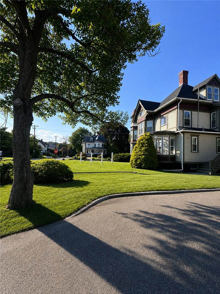 https://bt-photos.global.ssl.fastly.net/rhodeisland/orig_boomver_1_1421810-2.jpg