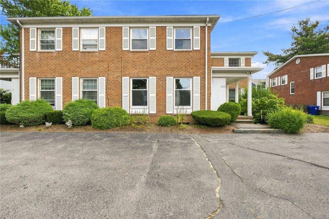 109 Wyndham Avenue - Photo 1