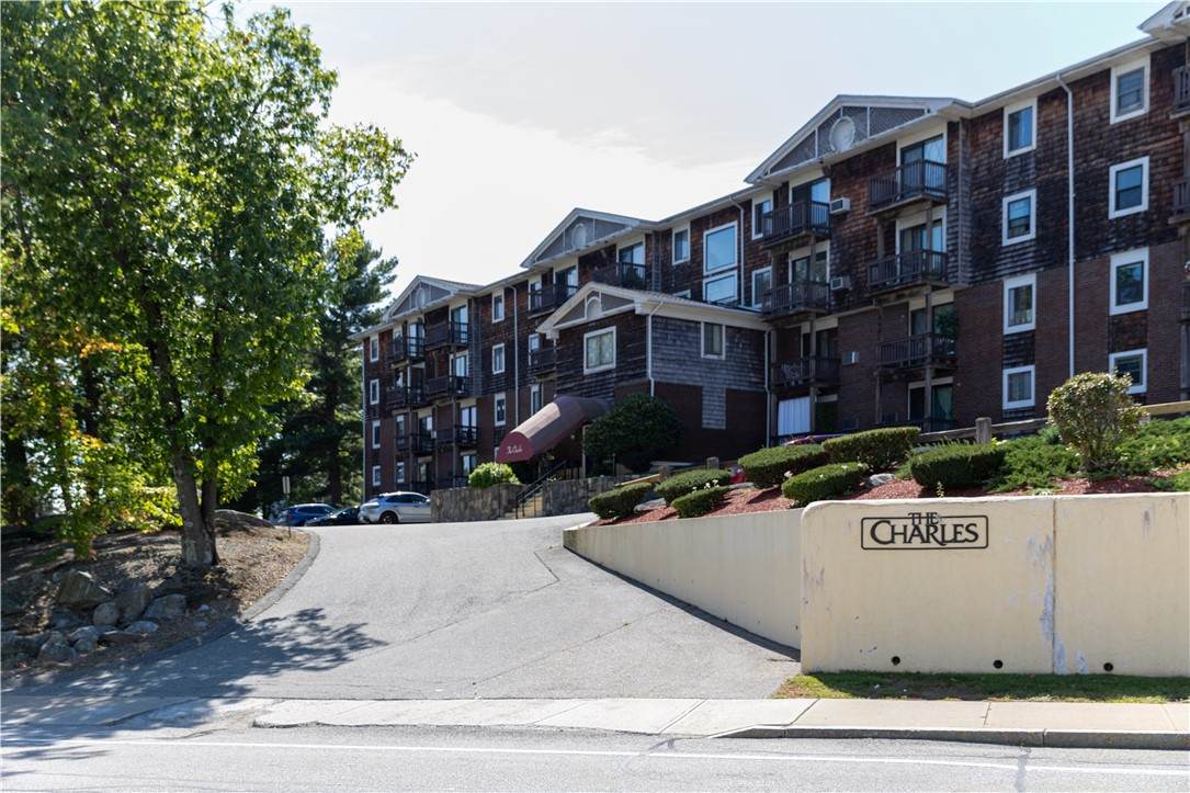 1190 Charles Street - Photo 1