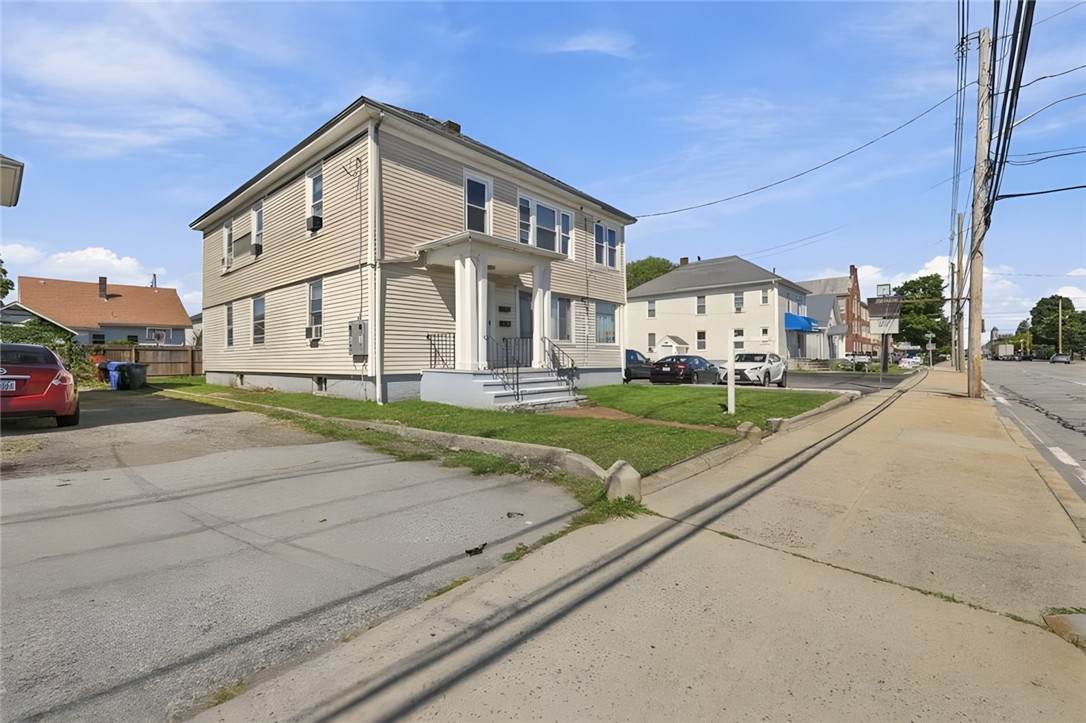 904 Newport Avenue - Photo 1