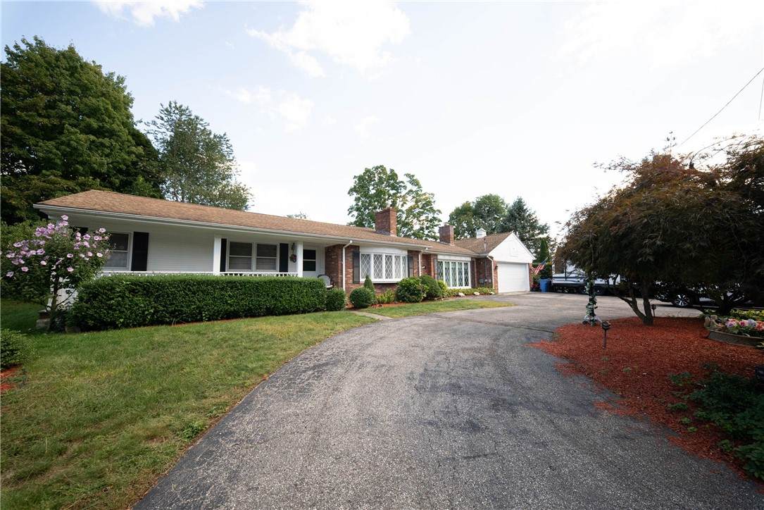 230 Oaklawn Avenue - Photo 1