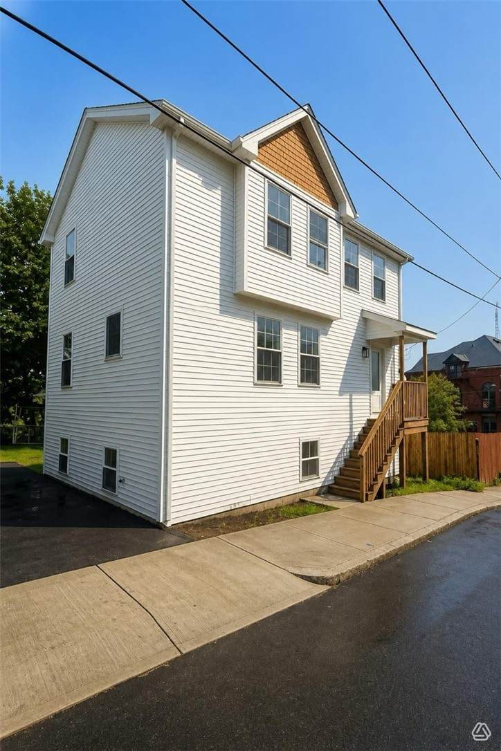 https://bt-photos.global.ssl.fastly.net/rhodeisland/orig_boomver_1_1424908-2.jpg