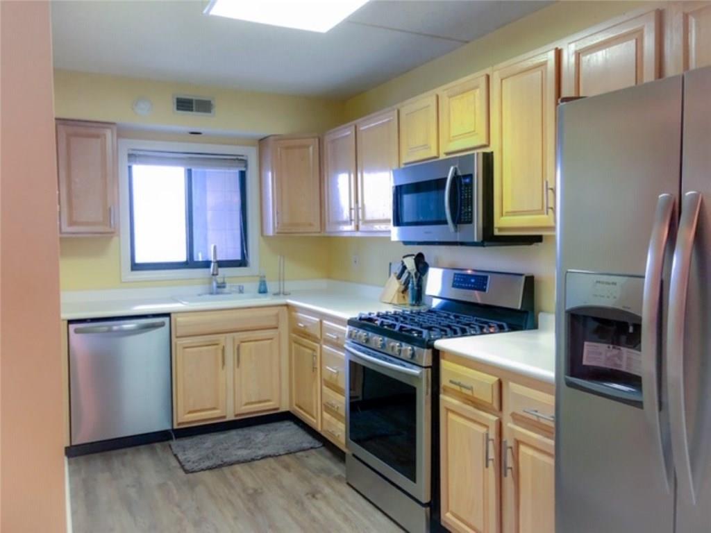 650 East Greenwich Av, Unit#5-404 - Photo 1