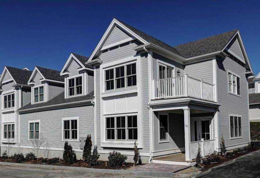 18 Kettle Point Avenue - Photo 1
