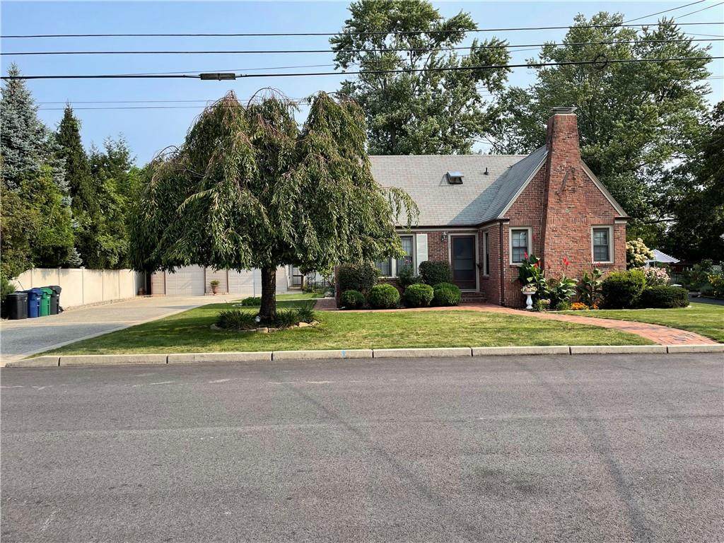 129 Chapmans Avenue - Photo 1