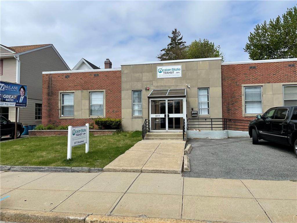 877 North Broadway Avenue - Photo 1