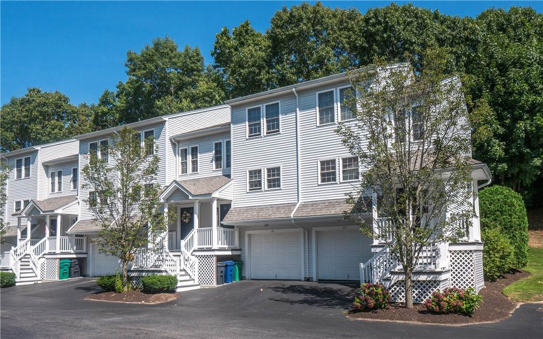 881 Greenwich Avenue - Photo 1
