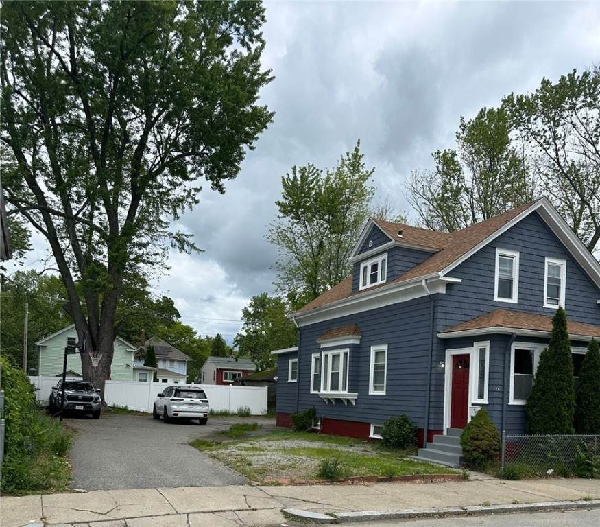 321 Smith Street - Photo 1