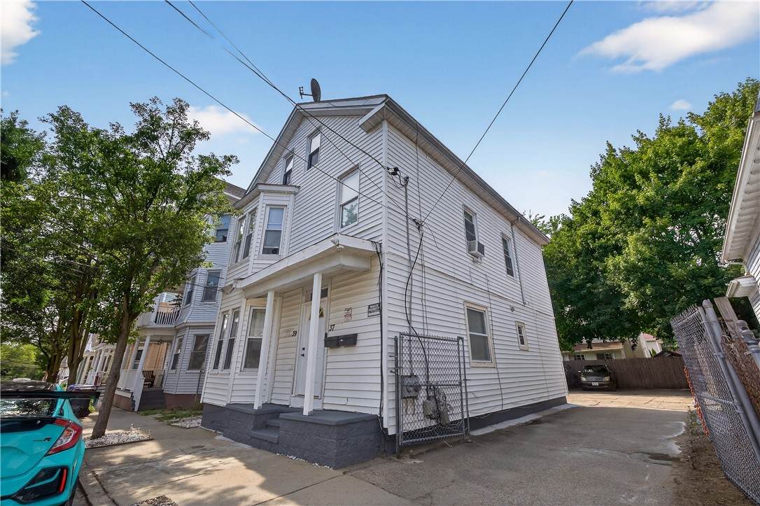37 Farragut Avenue - Photo 1