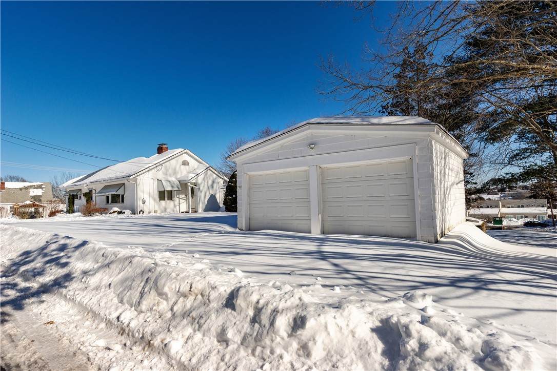 10 Hall Street - Photo 1