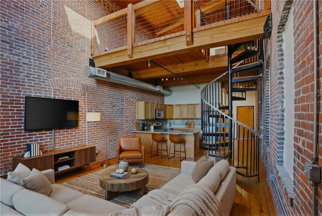 407 Pine Street - Photo 1