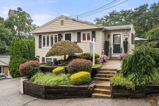 20 Dewey Avenue - Photo 1