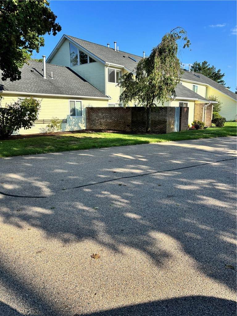 982 Brighton Way - Photo 1