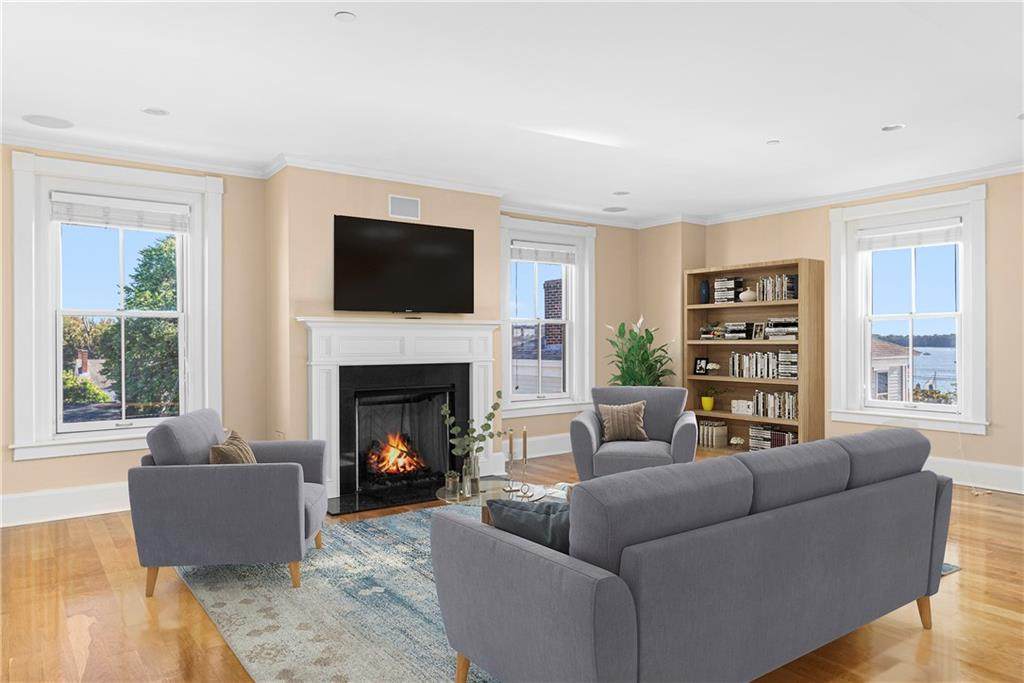 423 Hope Street - Photo 1