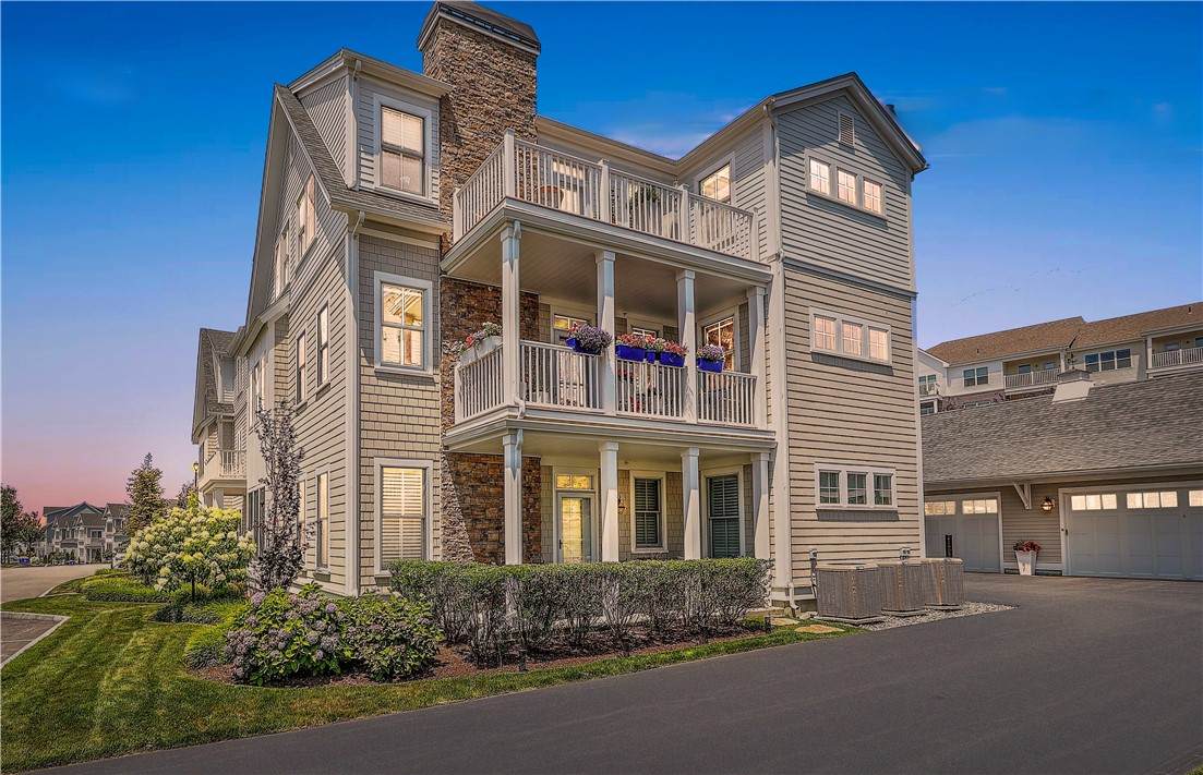 34 Kettle Point Avenue - Photo 1