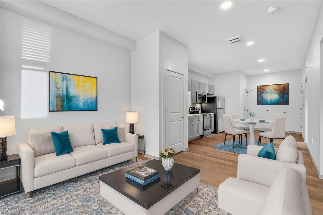 1624 Lonsdale Avenue - Photo 1