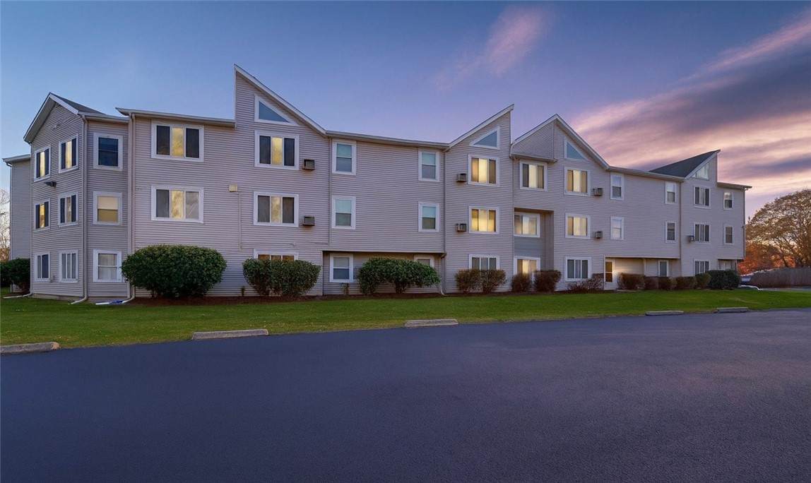 200 Woodlawn Avenue - Photo 1