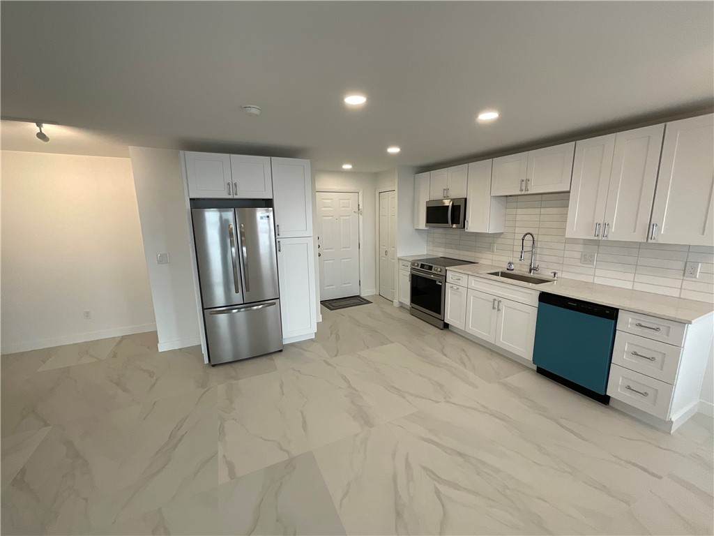 33 Bullocks Point Avenue - Photo 1