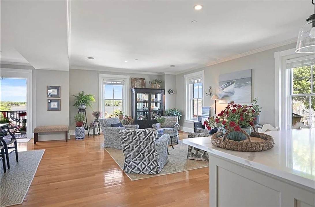 423 Hope Street - Photo 1