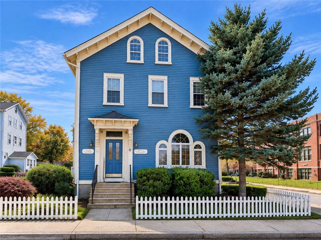 1 Grove Avenue - Photo 1