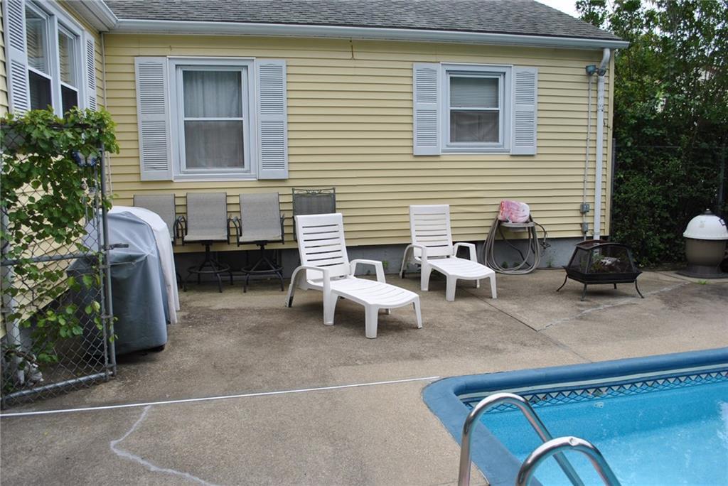 15 White Ct - Photo 1