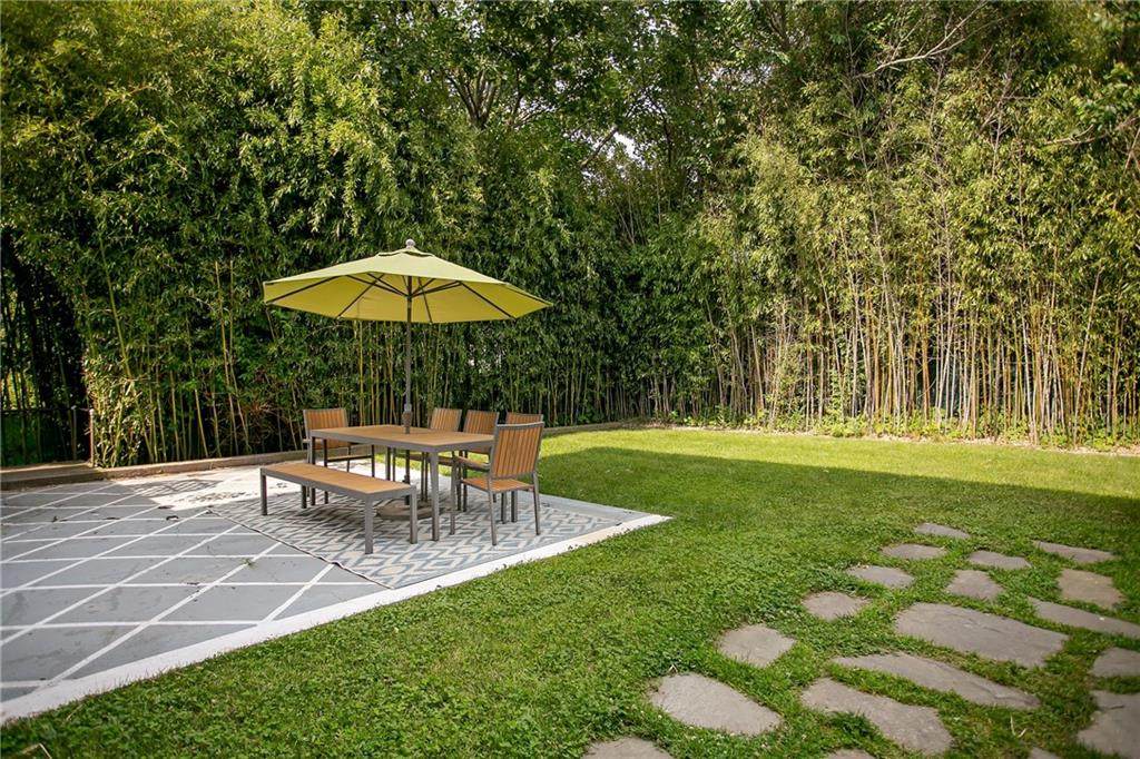 18 Sheffield Avenue - Photo 1