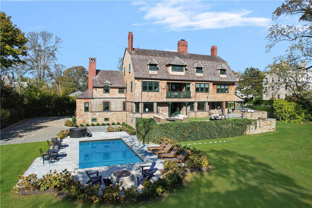 7 Red Cross Avenue - Photo 1